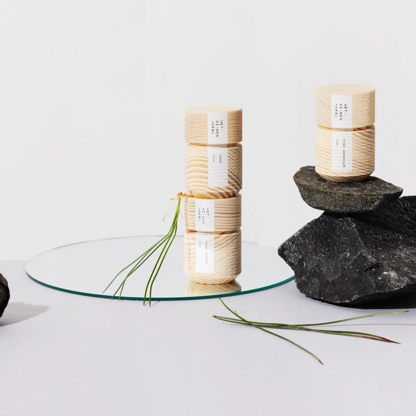 Bálsamo labial de pino — Hidratación intensa con aceites de bosque nórdico — ROUCLÊ Maison Contemporaine
