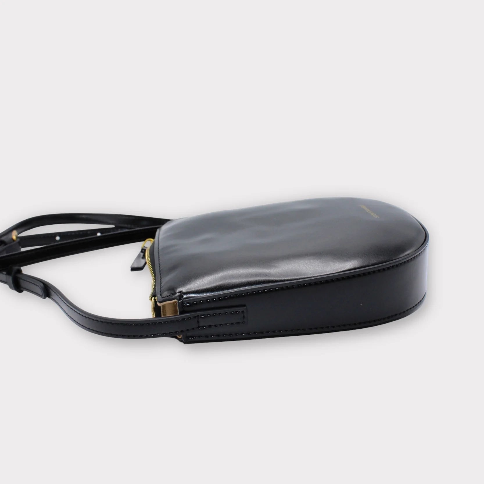 Bolso bandolera Eva — Piel vegana de manzana negra — ROUCLÊ Maison Contemporaine
