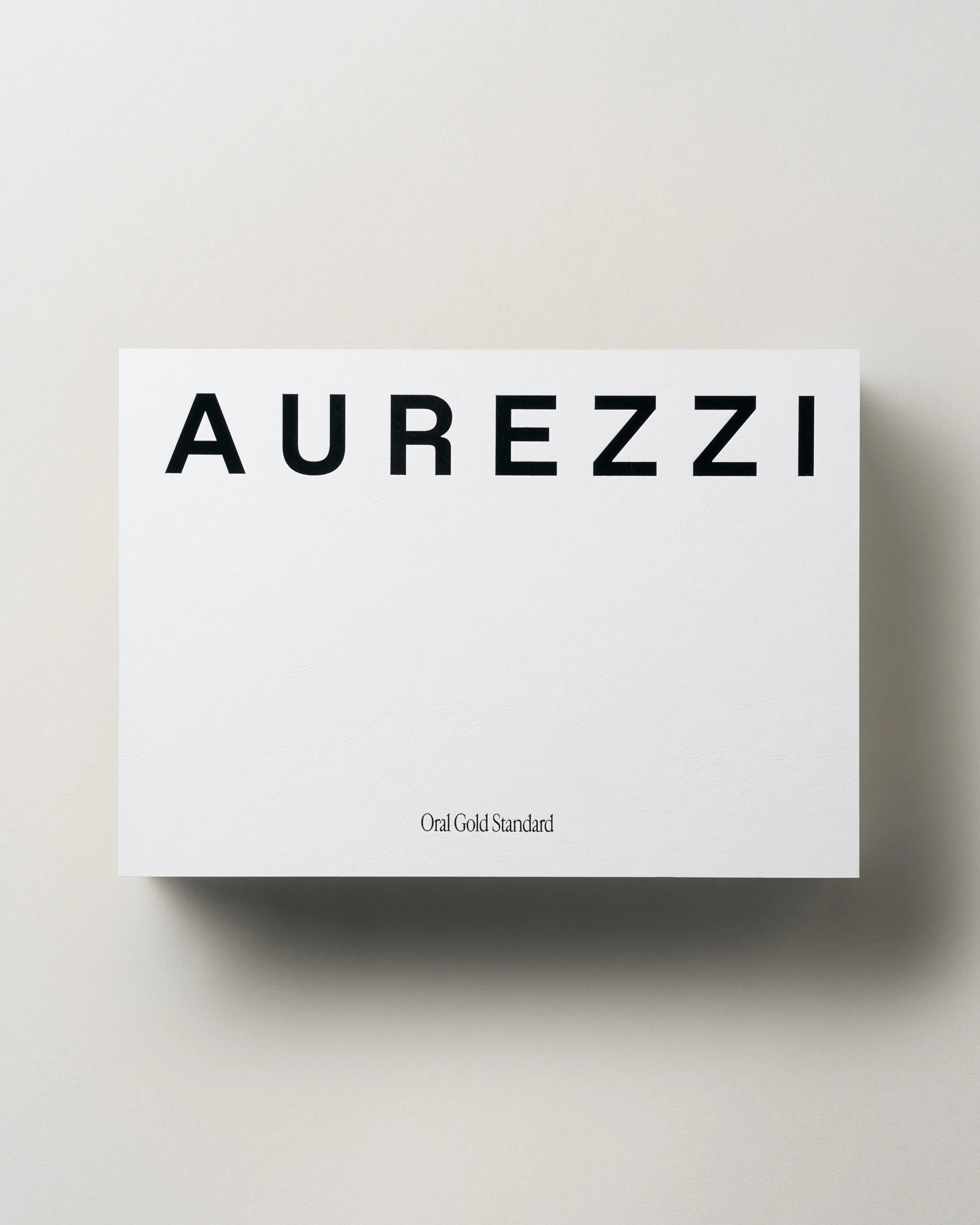 Caja de Regalo Dorada — Set bucal AUREZZI con acabado oro y diseño escandinavo — ROUCLÊ Maison Contemporaine