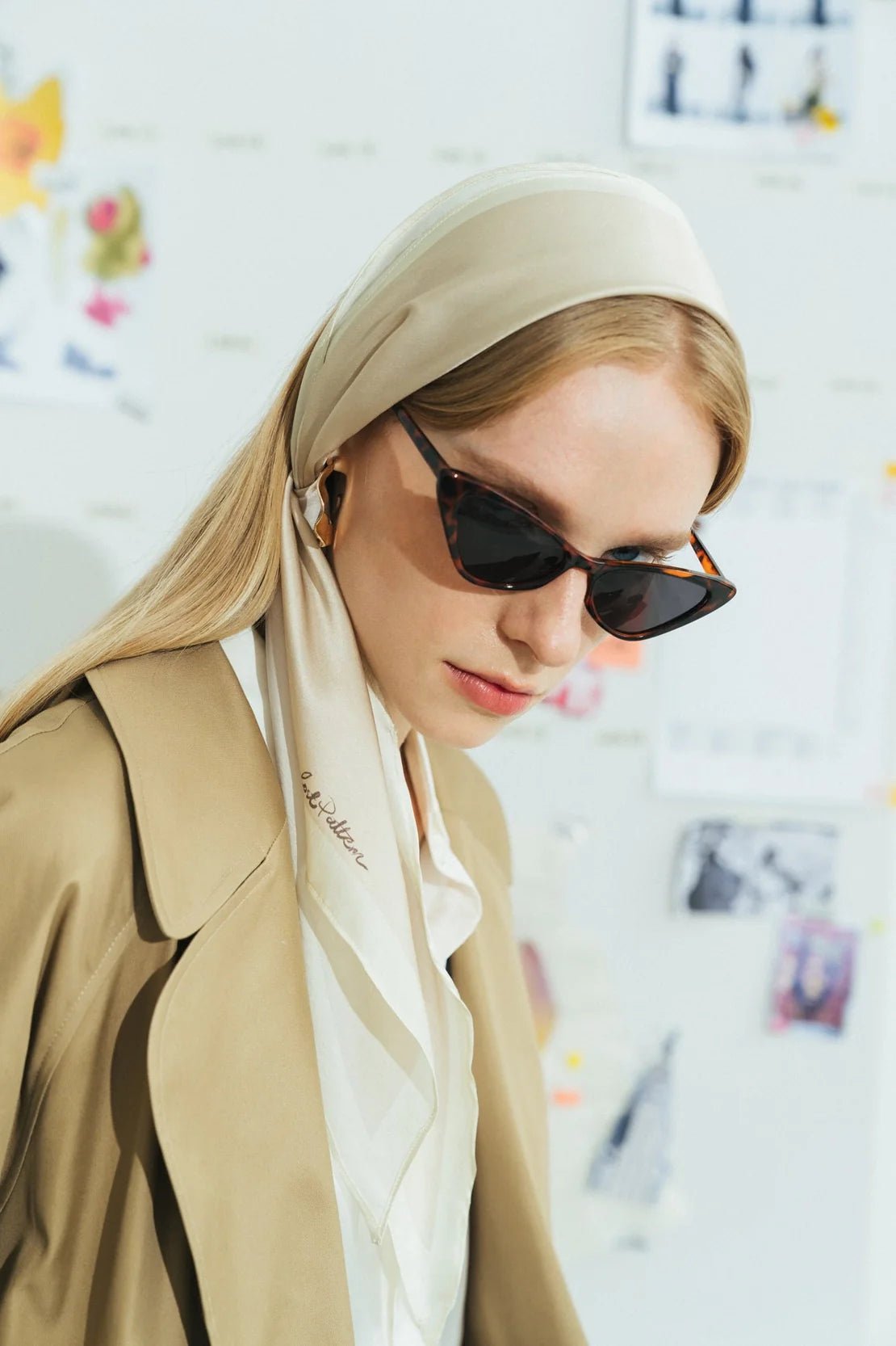 Carré de seda de morera — Lost Pattern NYC (tono champán) — ROUCLÊ Maison Contemporaine