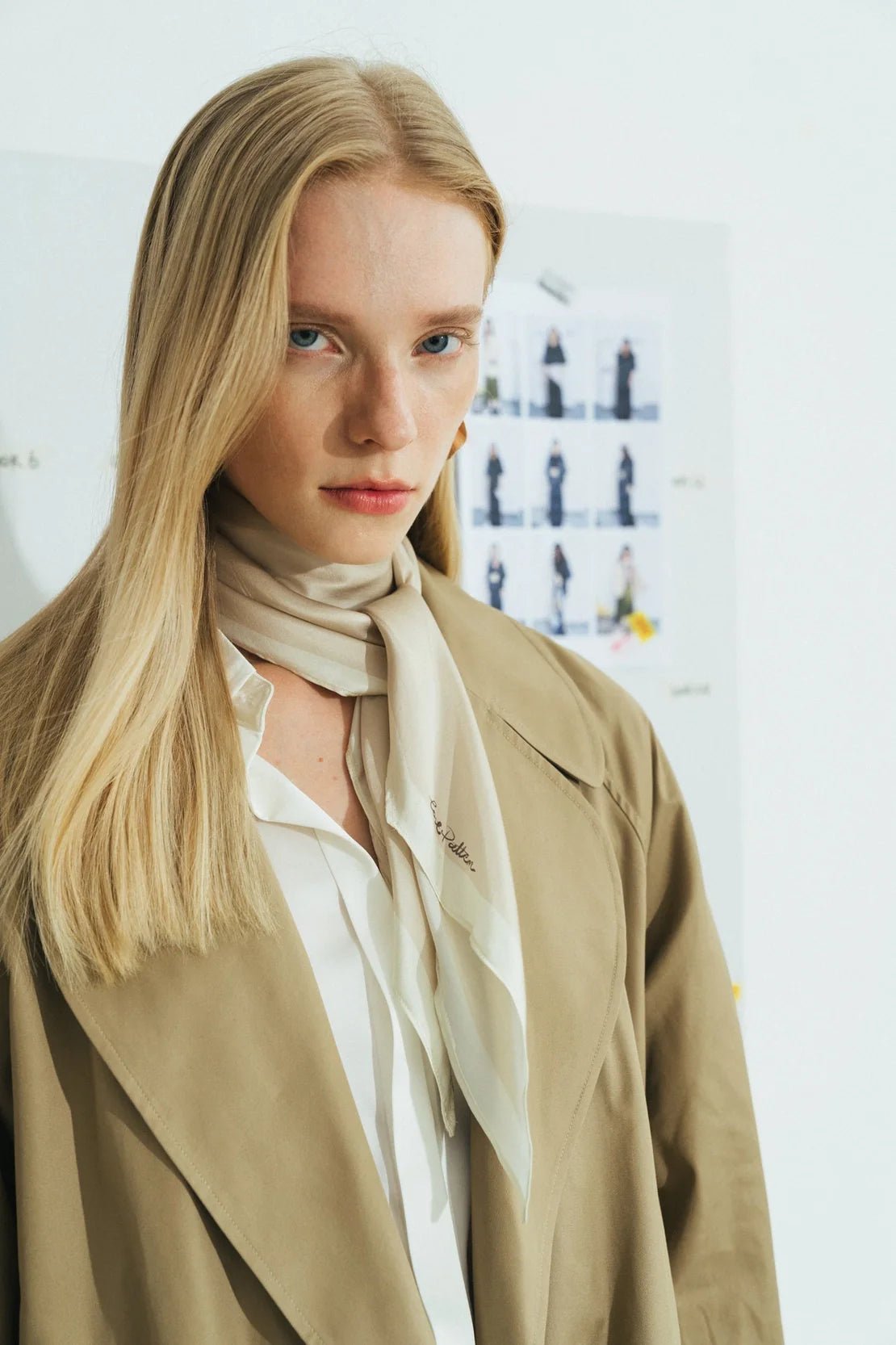 Carré de seda de morera — Lost Pattern NYC (tono champán) — ROUCLÊ Maison Contemporaine