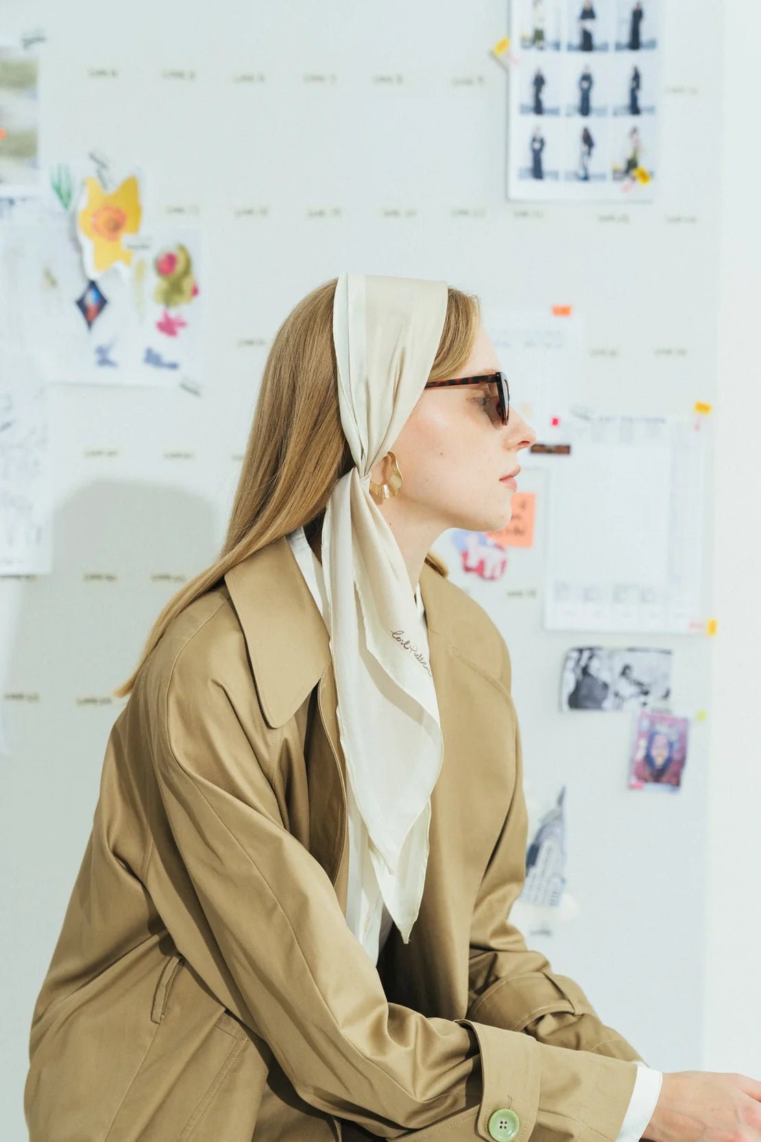 Carré de seda de morera — Lost Pattern NYC (tono champán) — ROUCLÊ Maison Contemporaine