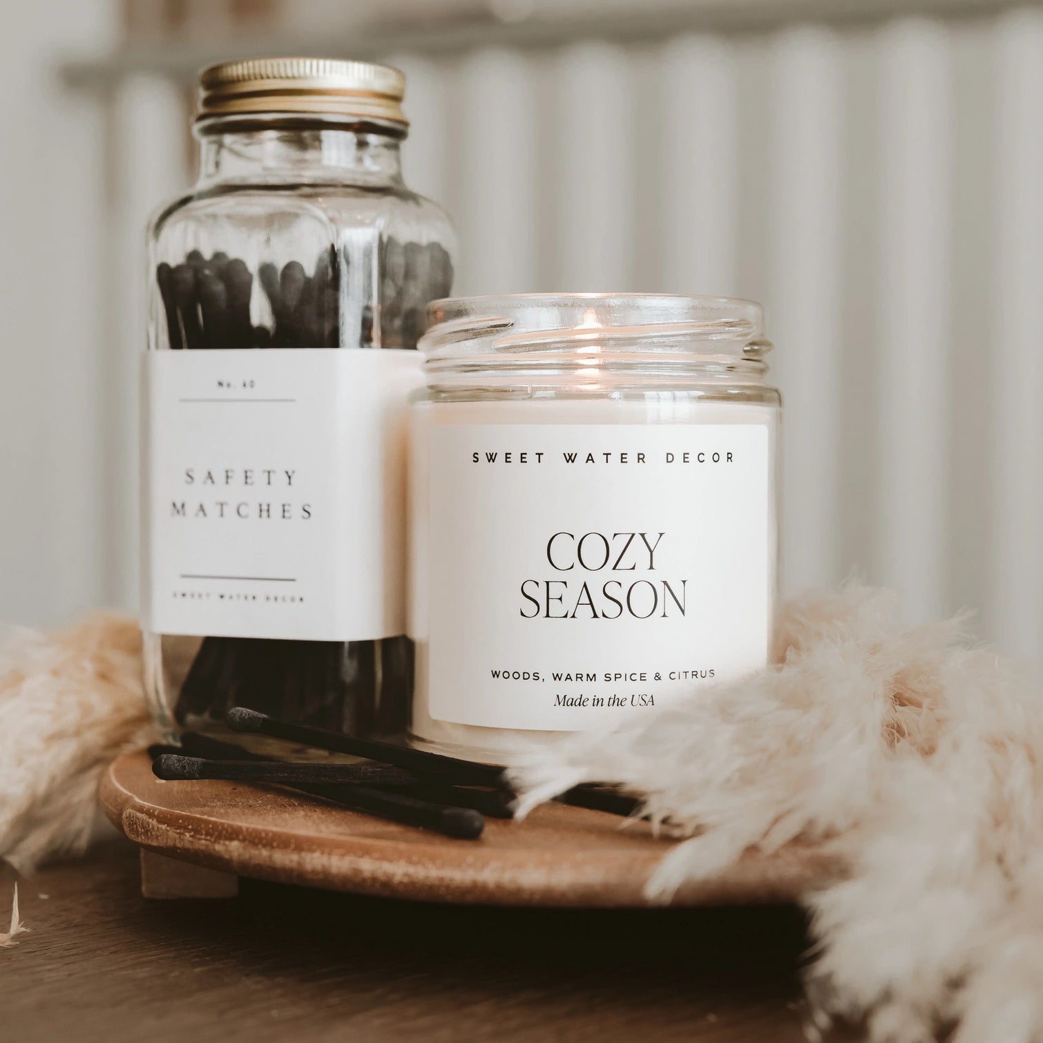 Cerillas negras en tarro de vidrio — Estilo vintage con tapa dorada — ROUCLÊ Maison Contemporaine