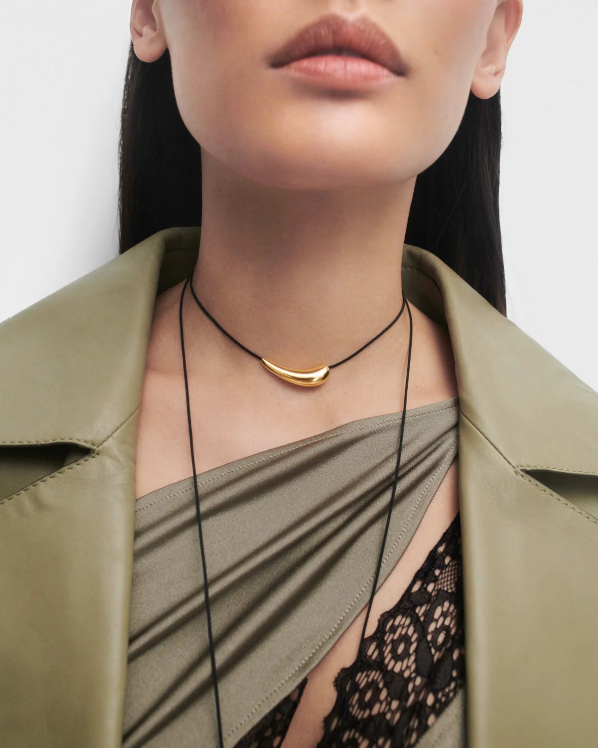 Collar de cordón Orbit — Plata de ley bañada en oro 18k con diseño de gota — ROUCLÊ Maison Contemporaine