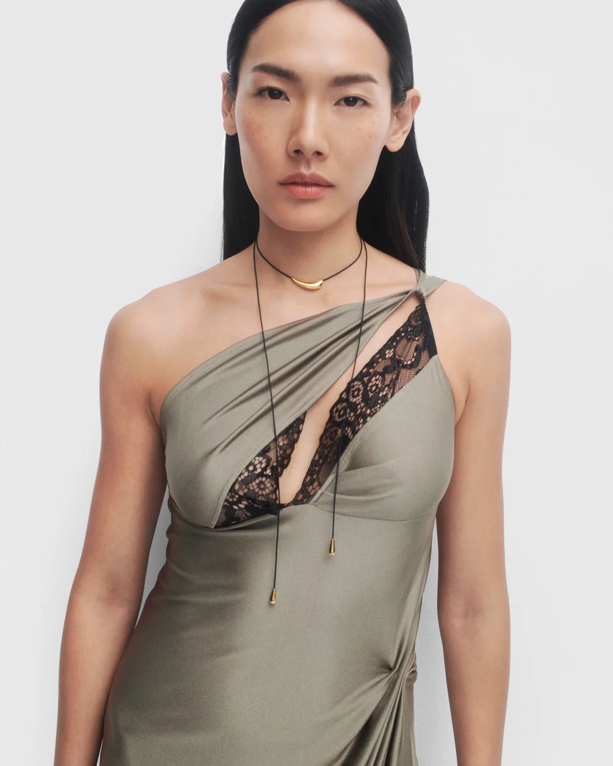 Collar de cordón Orbit — Plata de ley bañada en oro 18k con diseño de gota — ROUCLÊ Maison Contemporaine