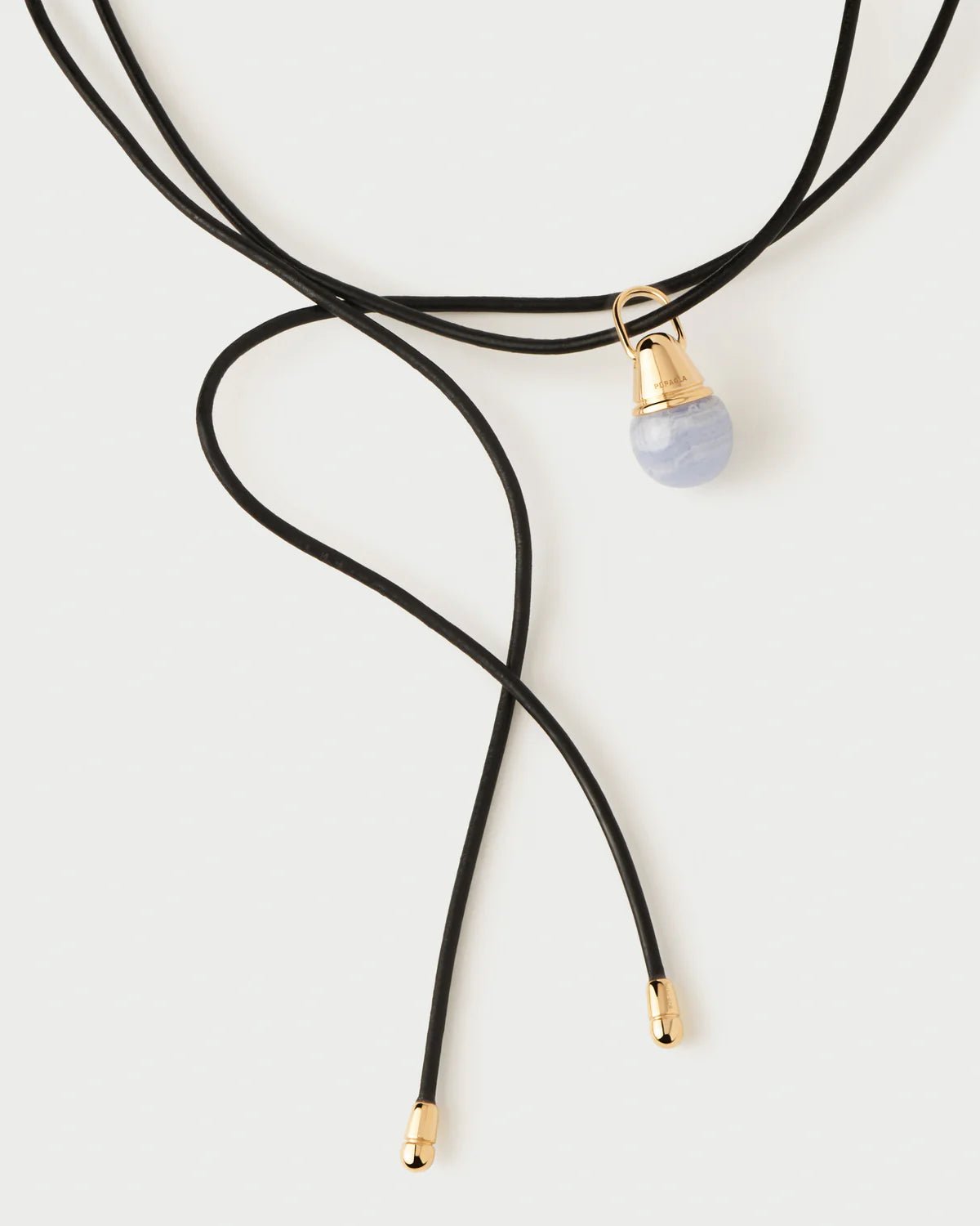 Collar lazo de cuero Dana — Cuero negro con baño de oro 18K — ROUCLÊ Maison Contemporaine