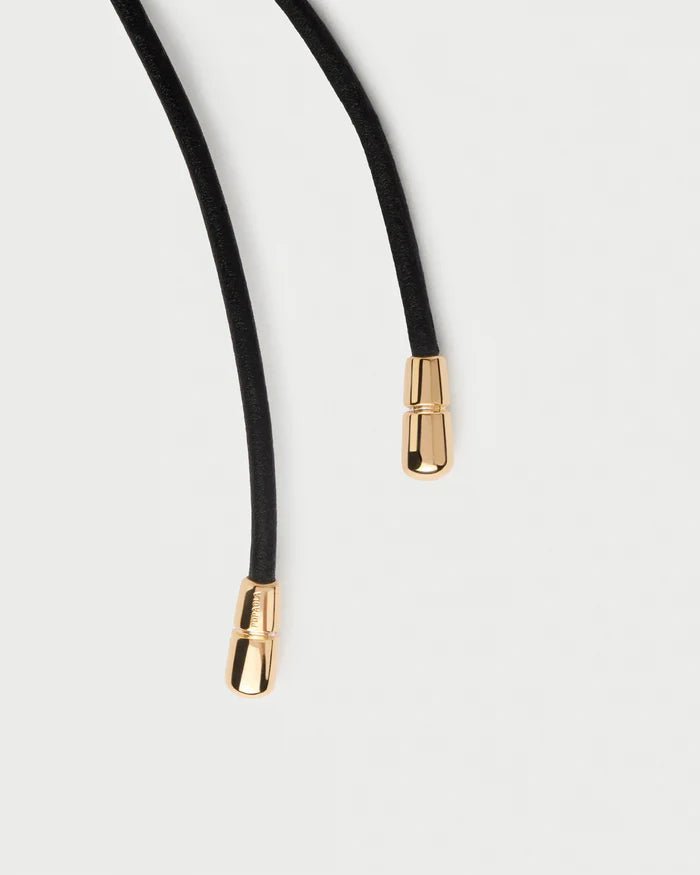 Collar lazo de cuero Dana — Cuero negro con baño de oro 18K — ROUCLÊ Maison Contemporaine