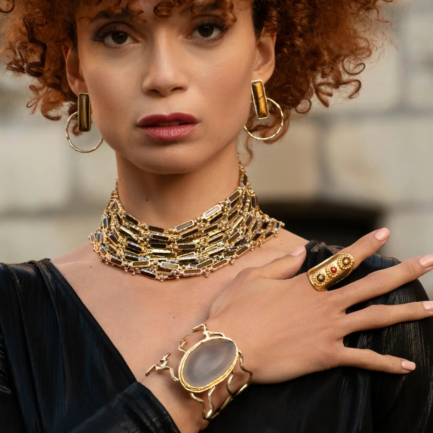 Collar tipo choker, dorado con esmalte negro — ROUCLÊ Maison Contemporaine