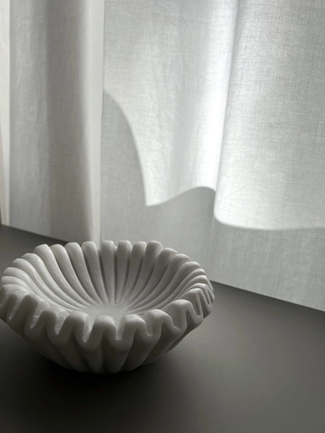Cuenco de vieiras — Mármol blanco (tamaños S y M) — ROUCLÊ Maison Contemporaine