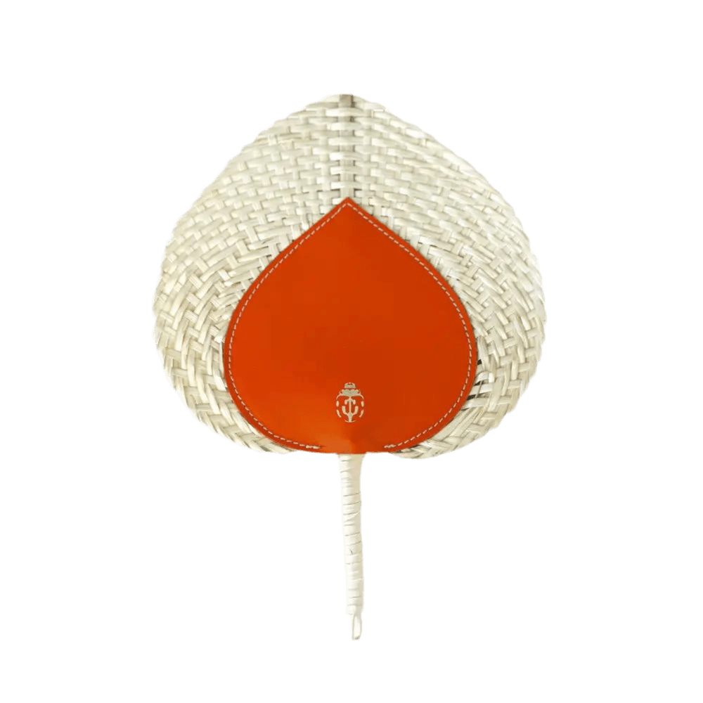 Éventail Sirocco — Abanico artesanal de bambú y cuero naranja — ROUCLÊ Maison Contemporaine