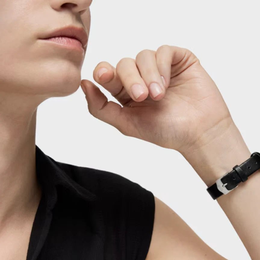 Les Classiques — Reloj con diamantes 0,49 ct y correa de piel negra — ROUCLÊ Maison Contemporaine