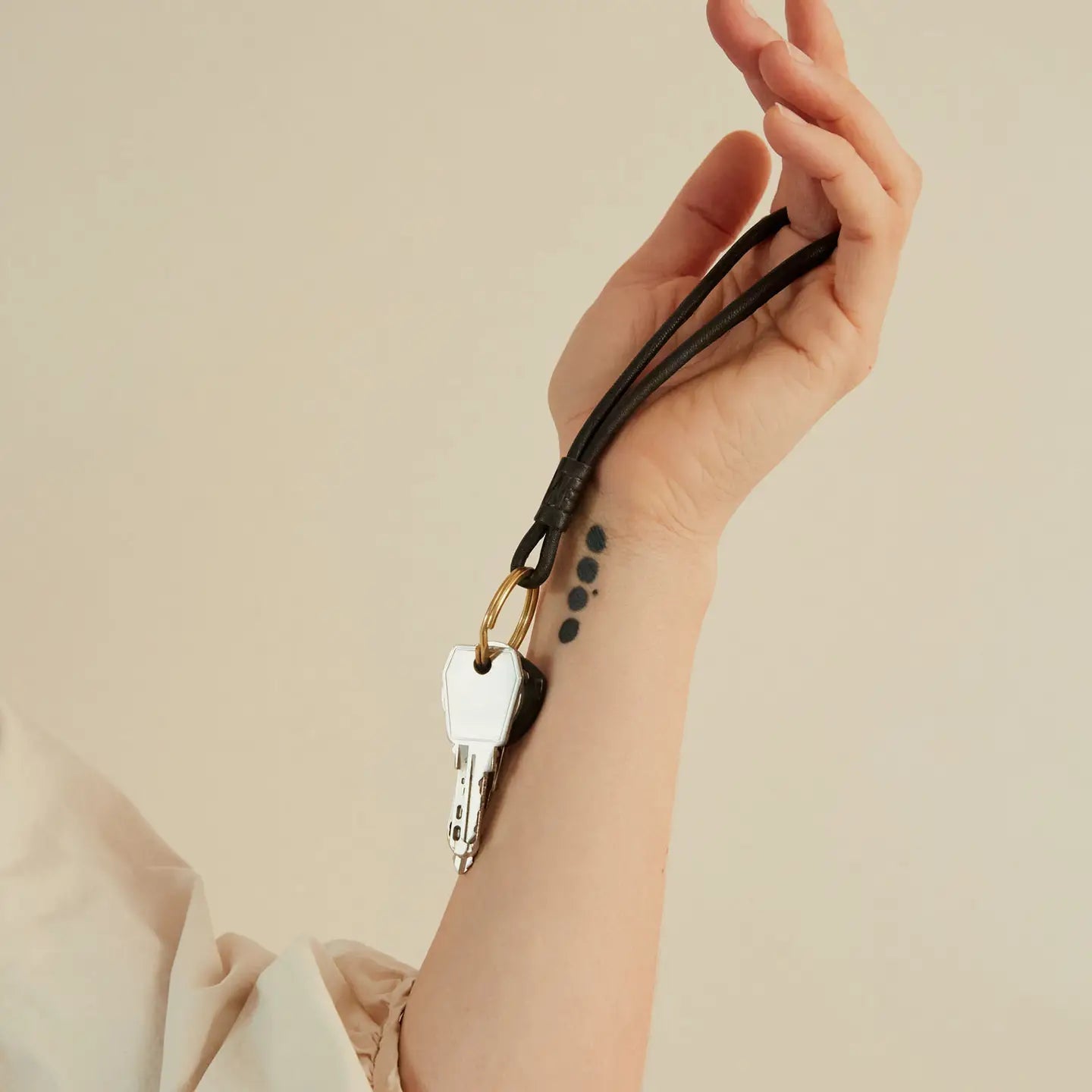 Llavero negro — Piel curtida vegetal — ROUCLÊ Maison Contemporaine