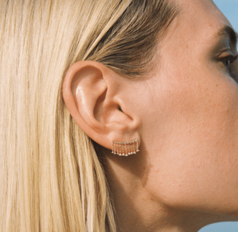 Pendiente Earcuff — oro 18K con diamantes y cadenitas — ROUCLÊ Maison Contemporaine