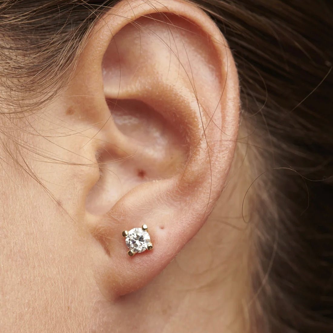 Pendientes Minimal — en oro 9K con diamantes lab de 5 mm — ROUCLÊ Maison Contemporaine