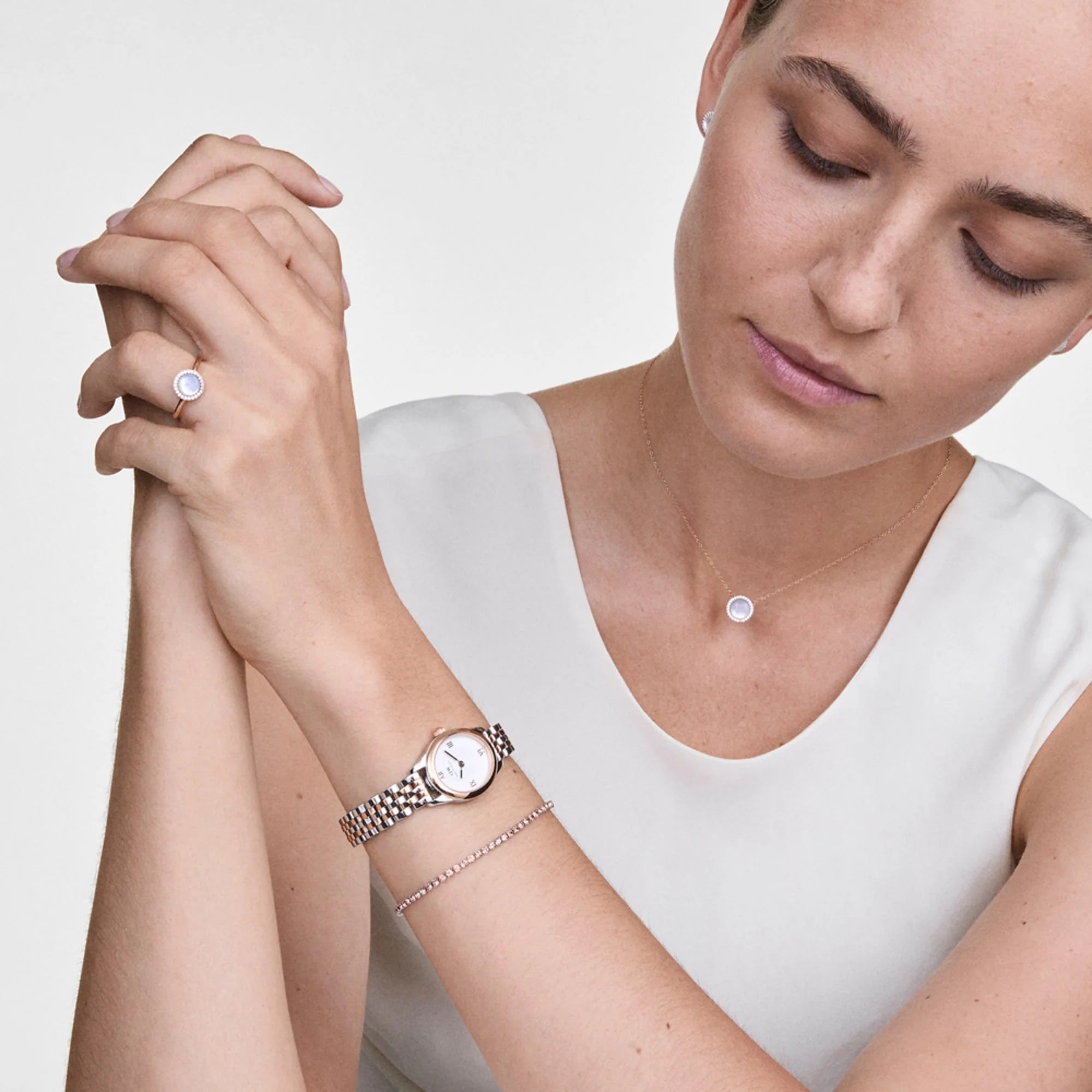 Reloj Ophelia Mini — Bicolor con brazalete metálico en oro / oro rosa — ROUCLÊ Maison Contemporaine
