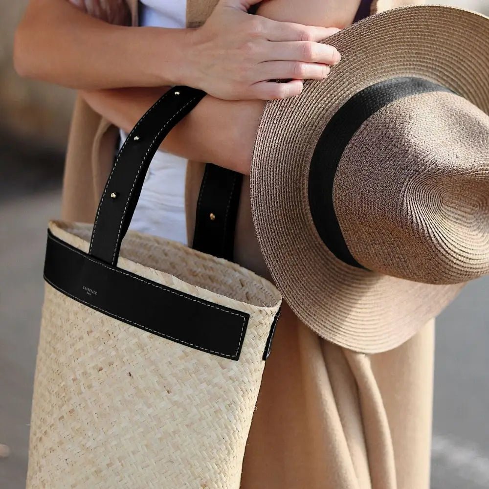 Sac Borneo — Bolso de palma con asa de cuero negro — ROUCLÊ Maison Contemporaine