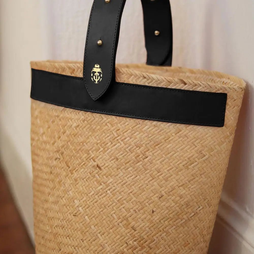 Sac Borneo — Bolso de palma con asa de cuero negro — ROUCLÊ Maison Contemporaine