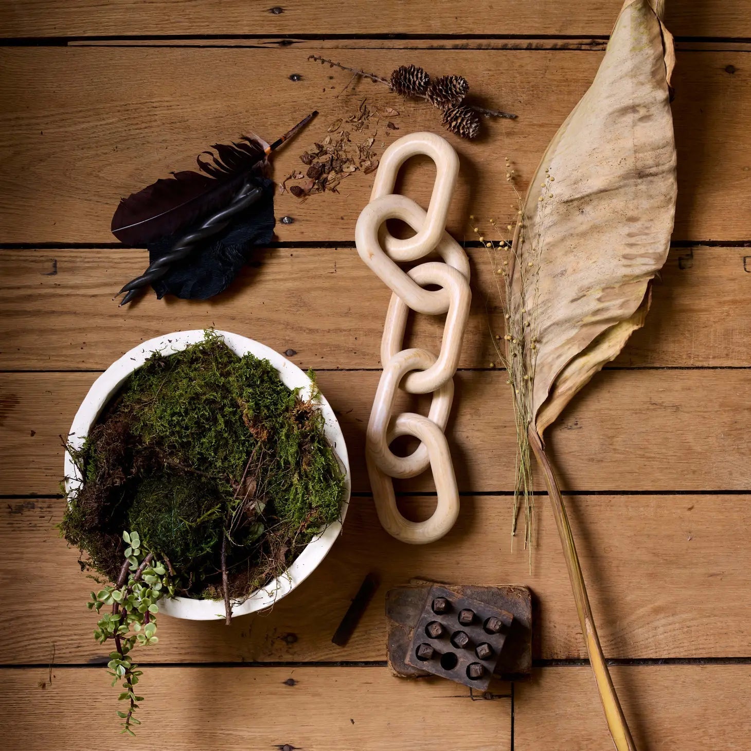 Tazón de papel maché — Escultura artesanal en blanco cálido — ROUCLÊ Maison Contemporaine