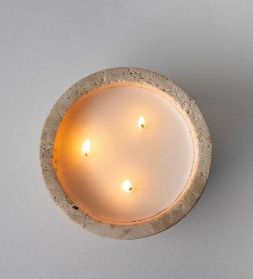 Vela escultórica Fua — Mármol travertino y cera de soja aromática (pequeña y grande) — ROUCLÊ Maison Contemporaine