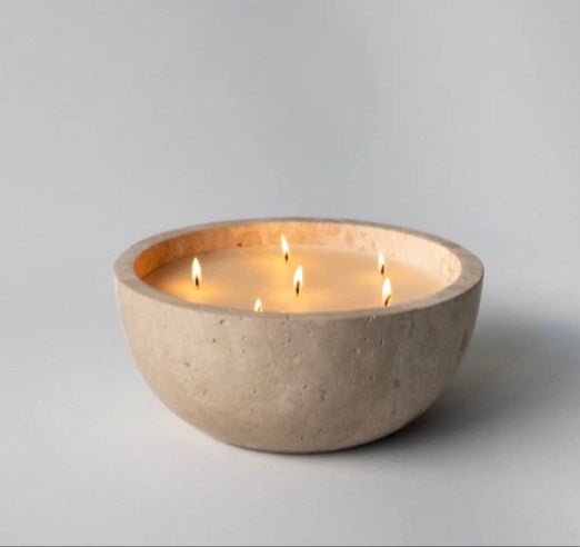 Vela escultórica Fua — Mármol travertino y cera de soja aromática (pequeña y grande) — ROUCLÊ Maison Contemporaine
