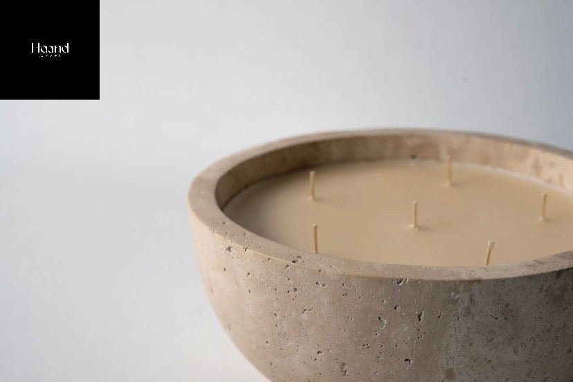 Vela escultórica Fua — Mármol travertino y cera de soja aromática (pequeña y grande) — ROUCLÊ Maison Contemporaine
