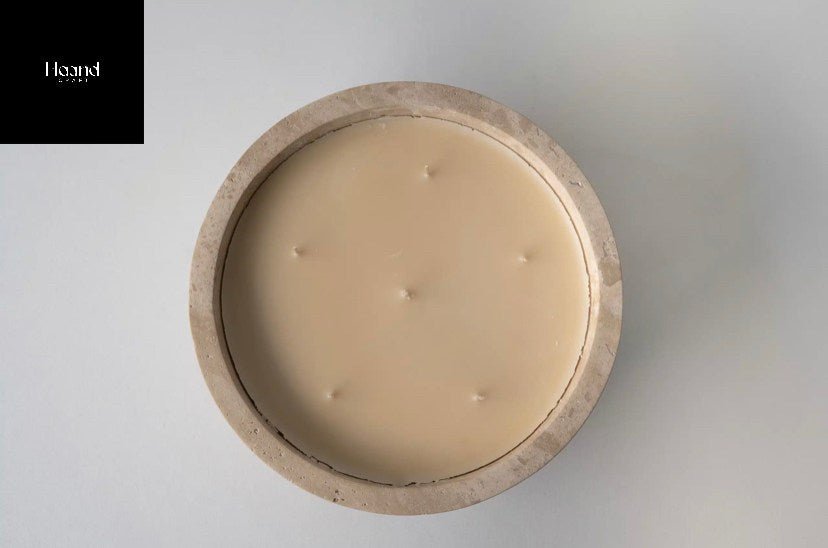 Vela escultórica Fua — Mármol travertino y cera de soja aromática (pequeña y grande) — ROUCLÊ Maison Contemporaine