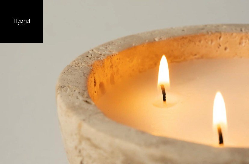 Vela escultórica Fua — Mármol travertino y cera de soja aromática (pequeña y grande) — ROUCLÊ Maison Contemporaine