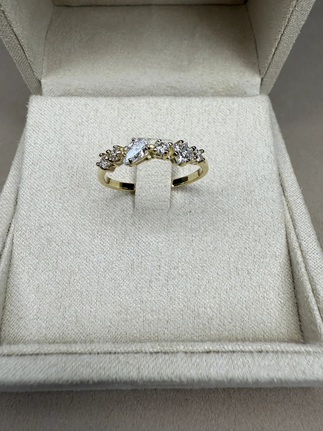 Anillo Kaos — en oro 9K con diamantes de laboratorio — ROUCLÊ Maison Contemporaine