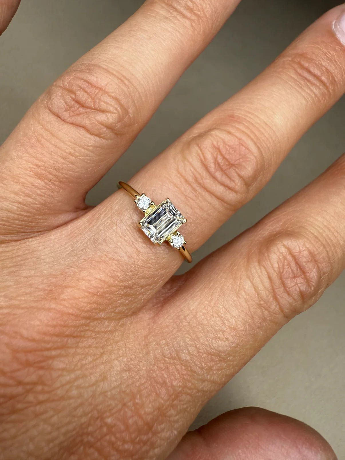 Anillo Silka — en oro 9K con diamantes de laboratorio — ROUCLÊ Maison Contemporaine