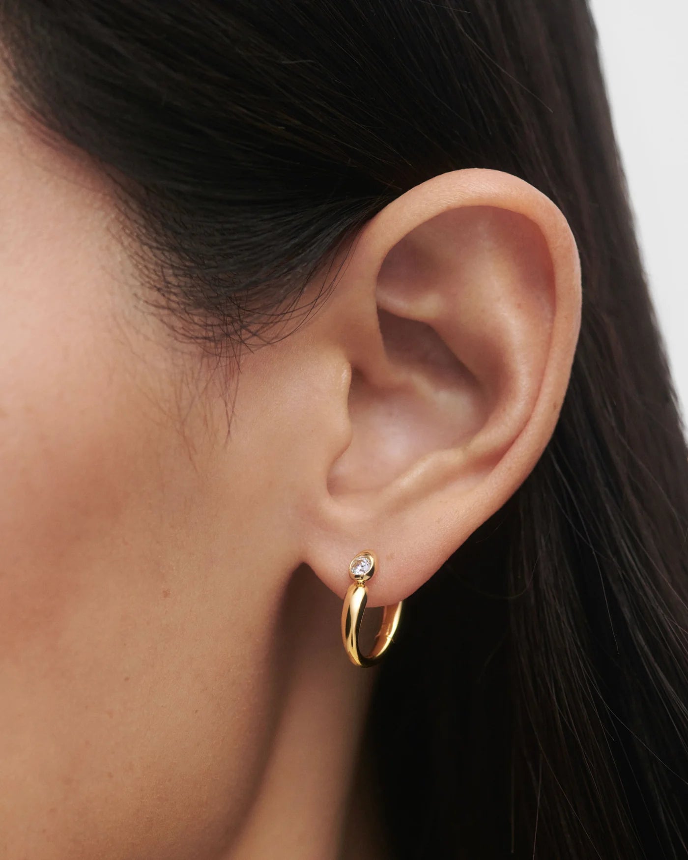 Aros Becca — Circonita blanca en oro 18k — ROUCLÊ Maison Contemporaine
