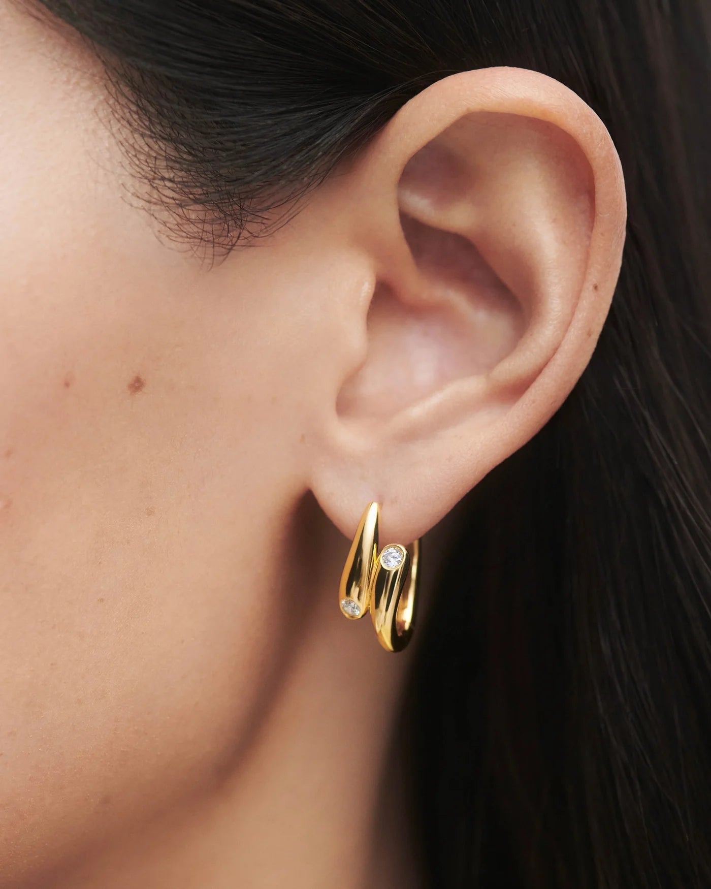 Aros Caramelle — Gotas superpuestas con circonitas — ROUCLÊ Maison Contemporaine