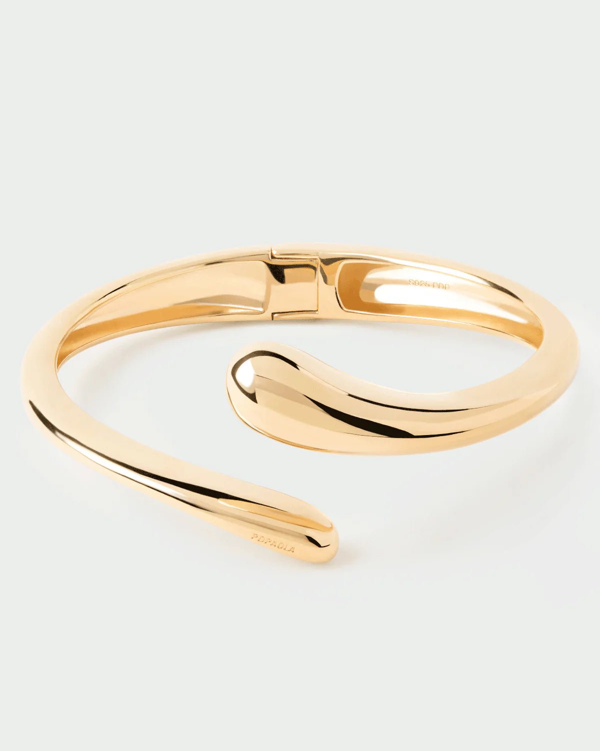 Brazalete Orbit — Diseño abierto en dorado escultórico — ROUCLÊ Maison Contemporaine
