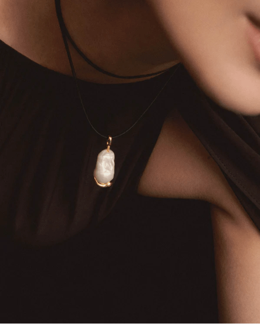 Colgante La Perla — Plata de ley bañada en oro 18K con perla cultivada PDPAOLA — ROUCLÊ Maison Contemporaine