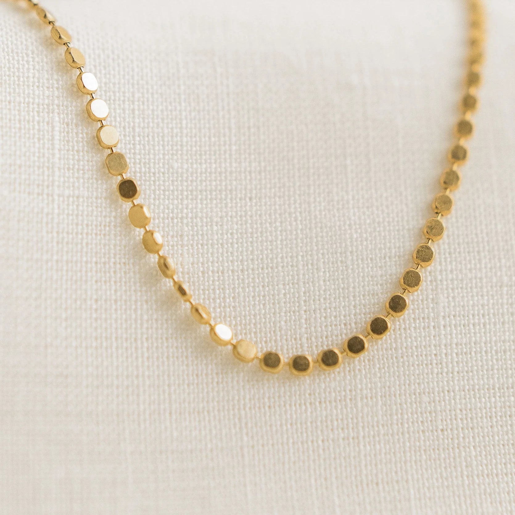 Collar Anatole — Cadena fina dorada de diseño clásico — ROUCLÊ Maison Contemporaine