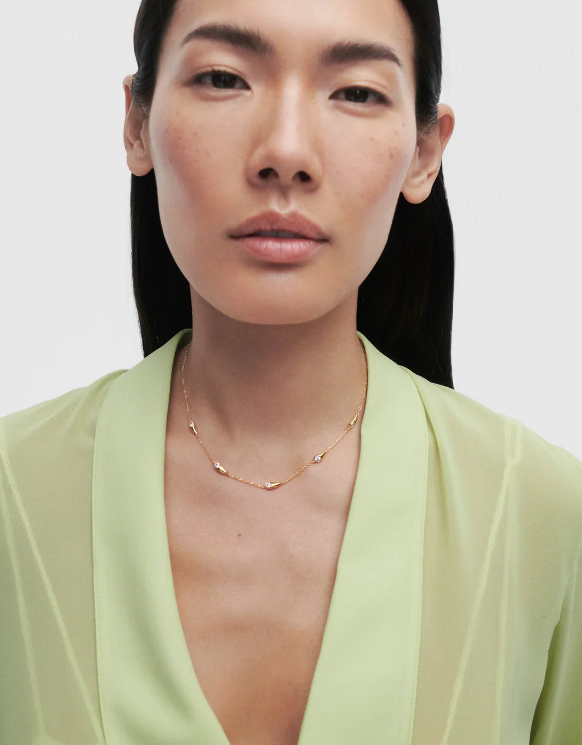 Collar Becca — Cinco gotas con circonitas blancas — ROUCLÊ Maison Contemporaine