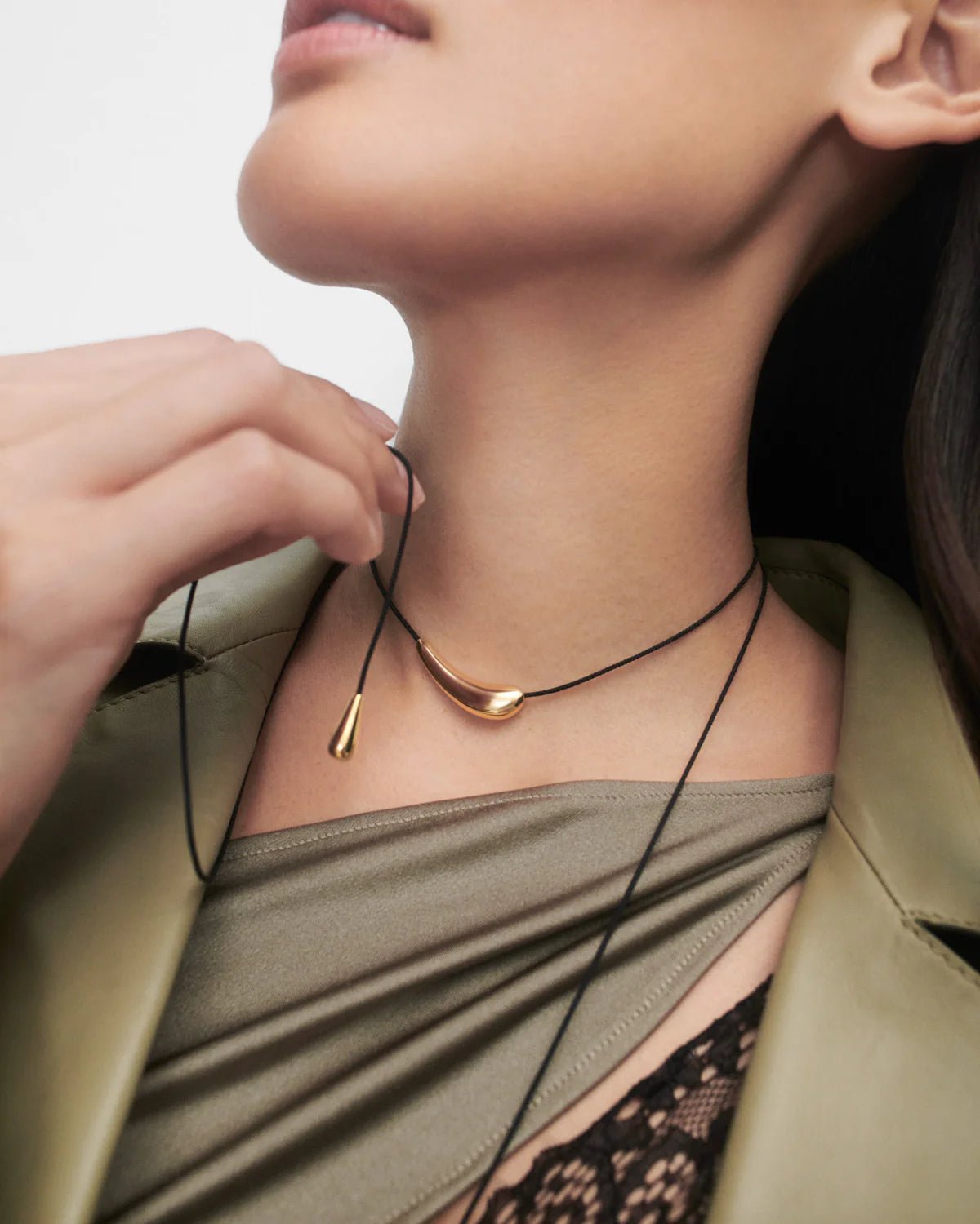 Collar de cordón Orbit — Plata de ley bañada en oro 18k con diseño de gota — ROUCLÊ Maison Contemporaine