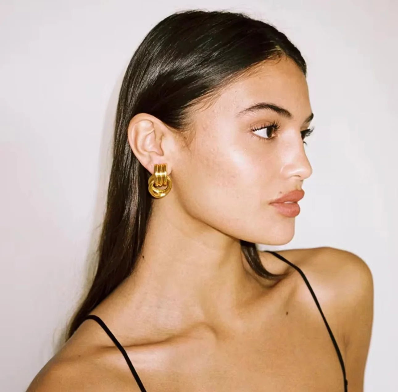 Knotted Hoops — Pendientes Bañados en Oro — ROUCLÊ Maison Contemporaine