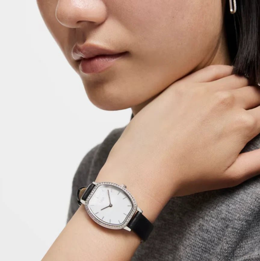 Les Classiques — Reloj con diamantes 0,54 ct y correa de piel negra — ROUCLÊ Maison Contemporaine