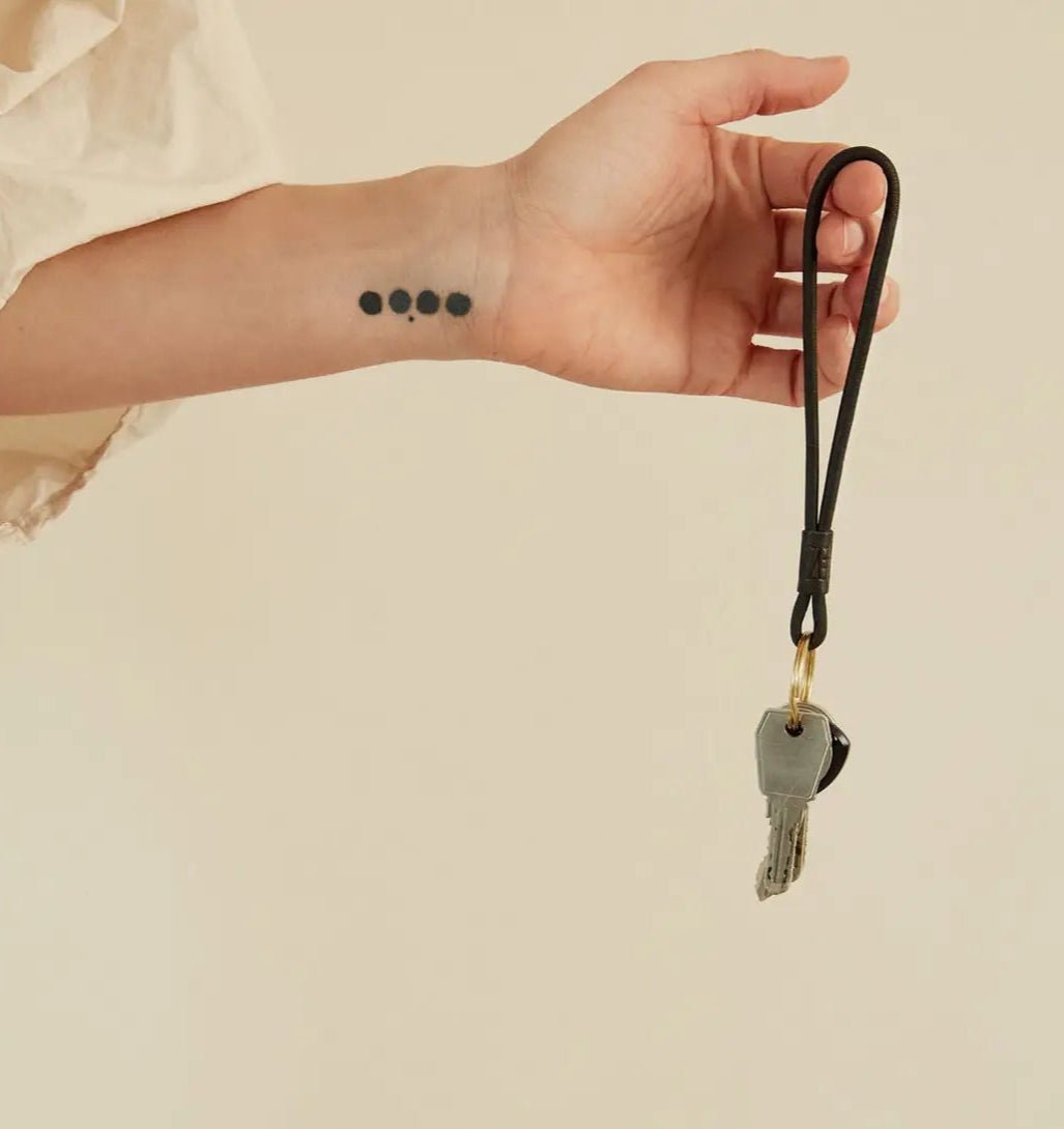 Llavero negro — Piel curtida vegetal — ROUCLÊ Maison Contemporaine