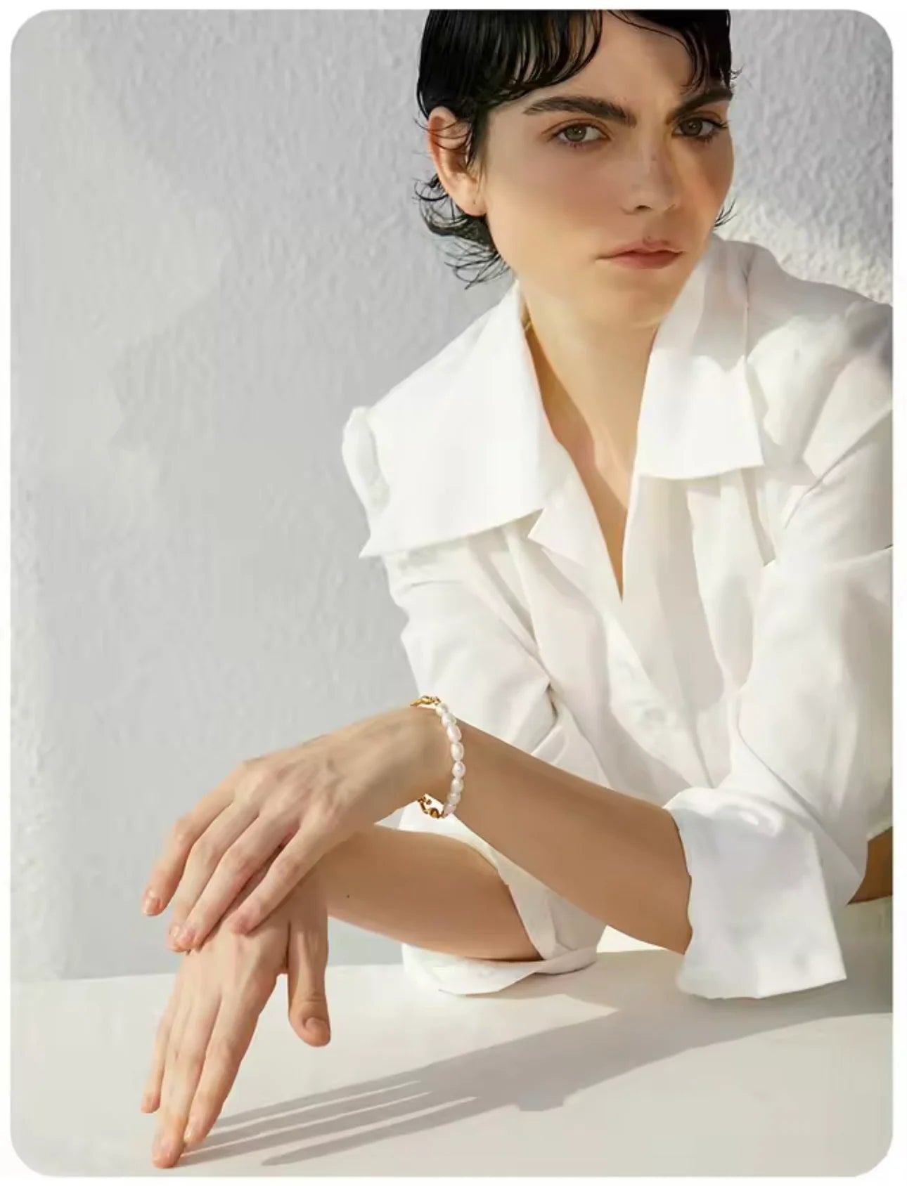 Low Tide — Brazalete de Perlas & Acero Bañado en Oro — ROUCLÊ Maison Contemporaine