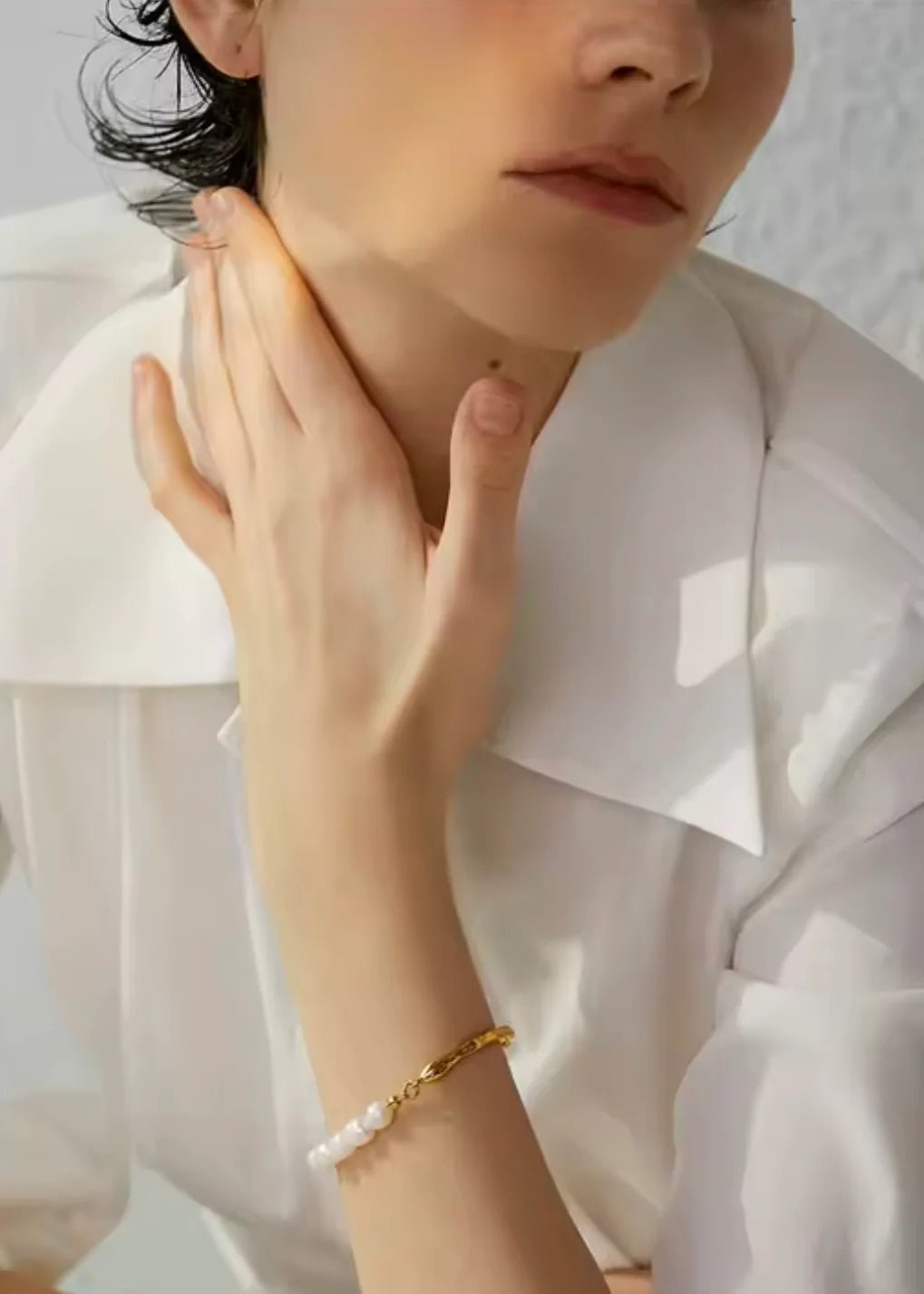 Low Tide — Brazalete de Perlas & Acero Bañado en Oro — ROUCLÊ Maison Contemporaine