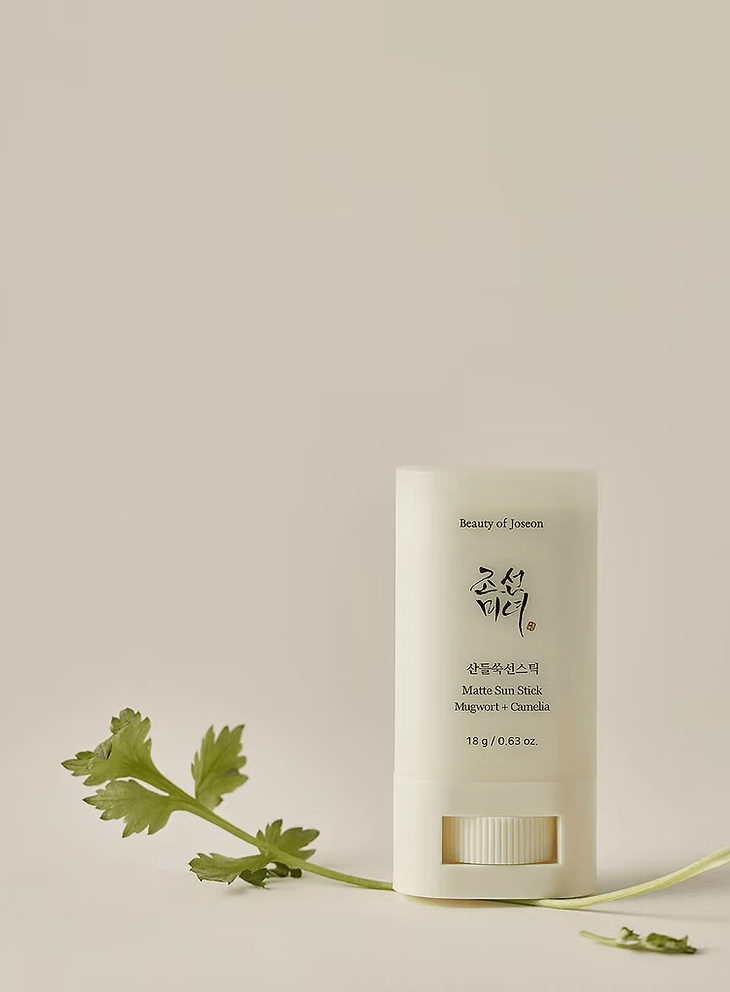 Matte Sun Stick — Artemisa y Camelia. Protección solar sofisticada y sin brillos (18 g) — ROUCLÊ Maison Contemporaine