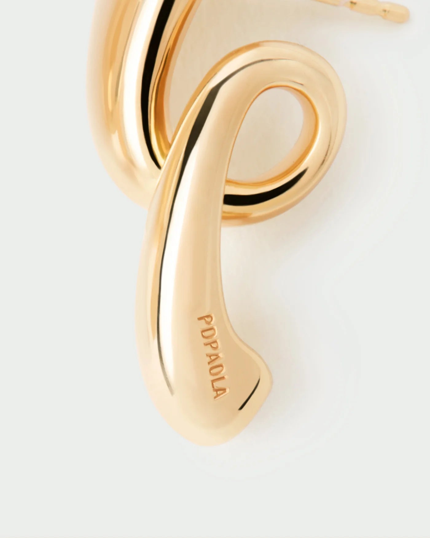 Pendientes Orbit — Plata de ley con baño de oro y diseño escultural en espiral — ROUCLÊ Maison Contemporaine