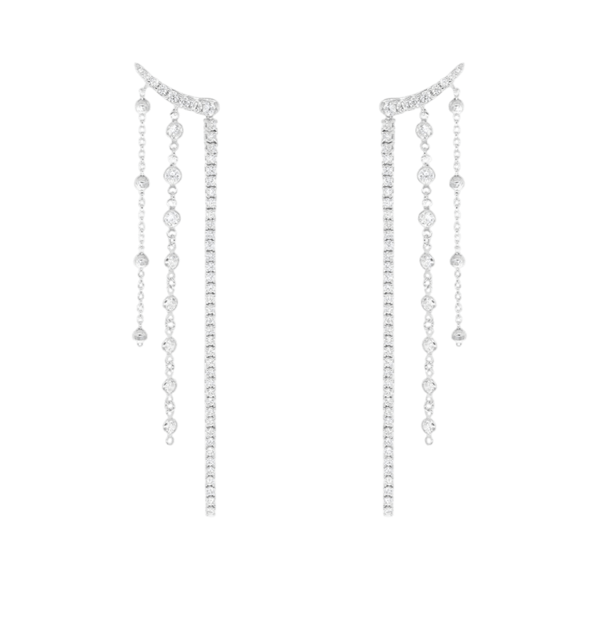 Vista frontal de los pendientes ROUCLÊ “Éclats” en plata, con diseño trepador y cadenas largas con brillo sutil