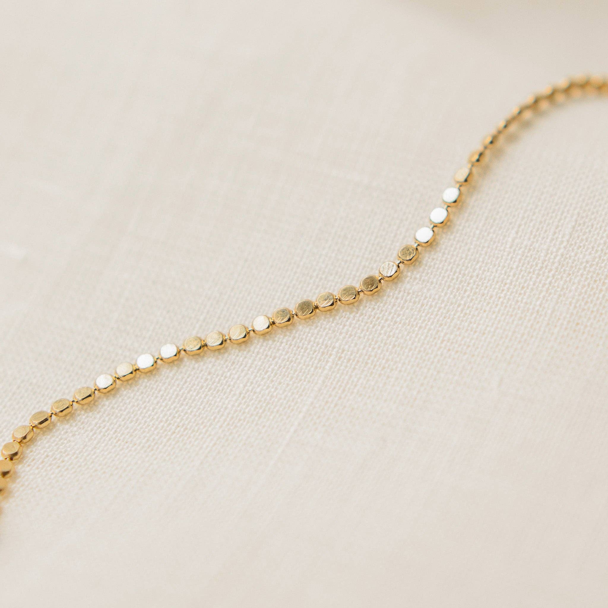 Pulsera Anatole — Dorado satinado con diseño clásico — ROUCLÊ Maison Contemporaine