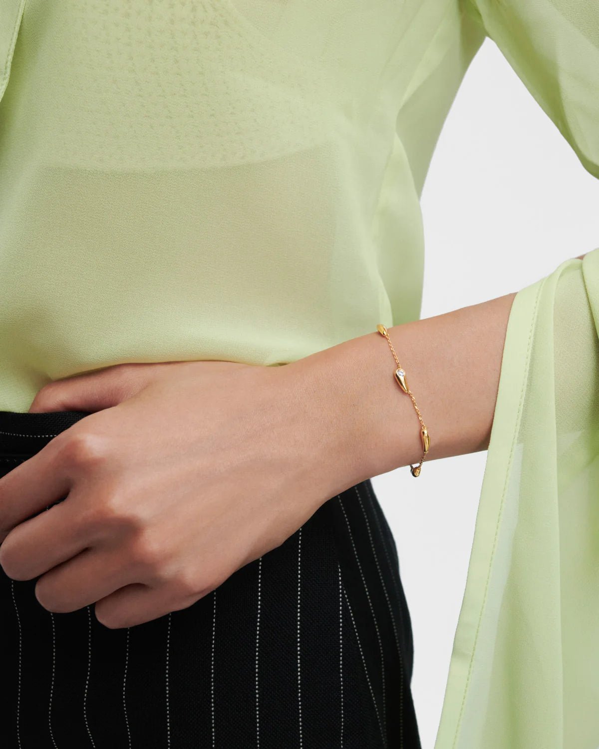 Pulsera Becca — Gotas con circonitas blancas — ROUCLÊ Maison Contemporaine