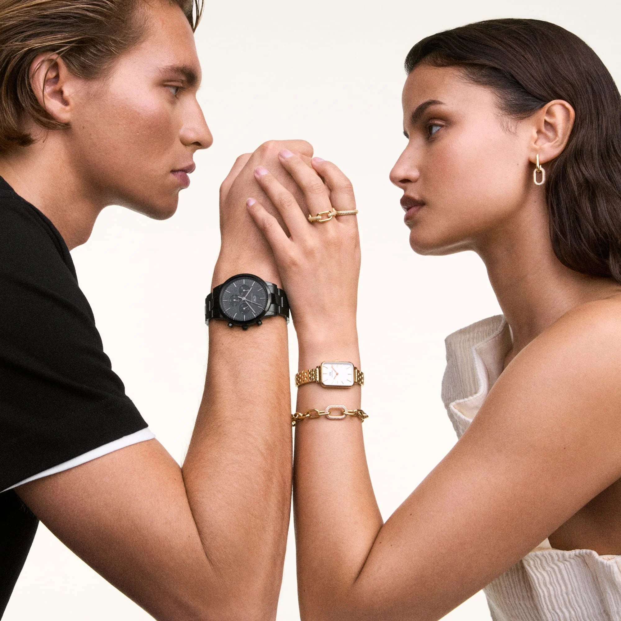 Pulsera de eslabones dorados con cristal — Daniel Wellington — ROUCLÊ Maison Contemporaine