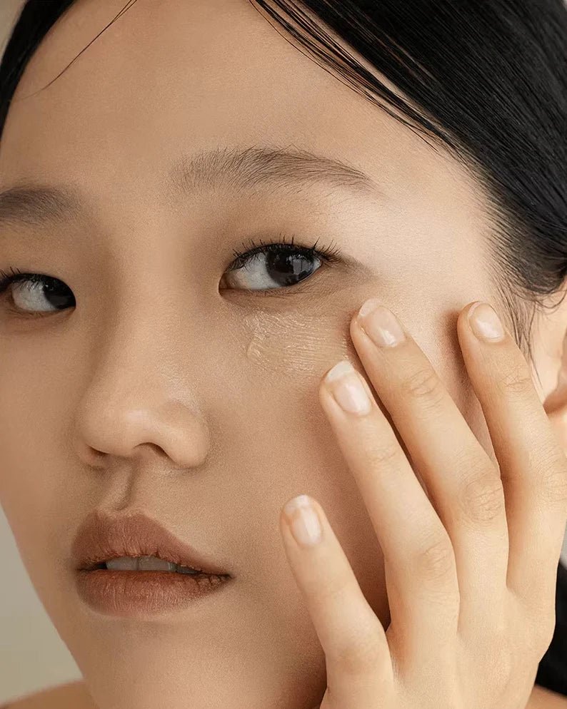 Revive Eye Serum — Ginseng y Retinal. Ritual coreano para una mirada rejuvenecida (30 ml) — ROUCLÊ Maison Contemporaine