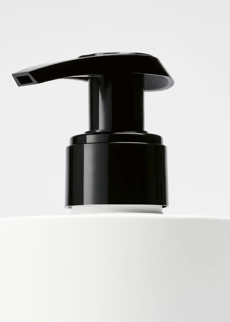 Suede — Hand Lotion 450 ml, BYREDO — ROUCLÊ Maison Contemporaine