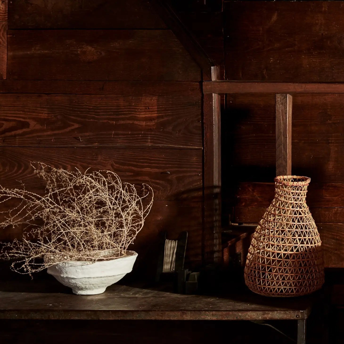 Tazón de papel maché — Escultura artesanal en blanco cálido — ROUCLÊ Maison Contemporaine